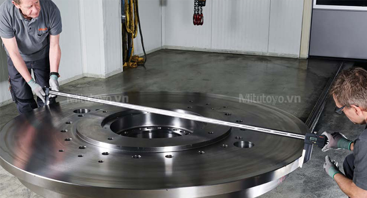 sử dụng Mitutoyo 552-303-10 để thực hiện phép do